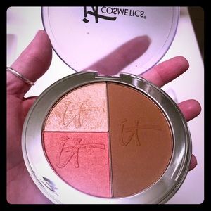 SOLD It Cosmetics Face Disc